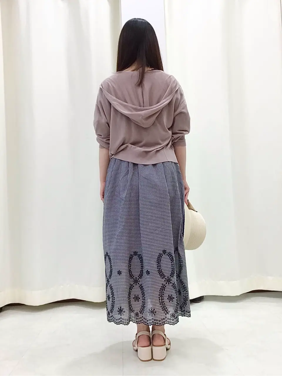 ANY SIS スタッフ コーディネート画像