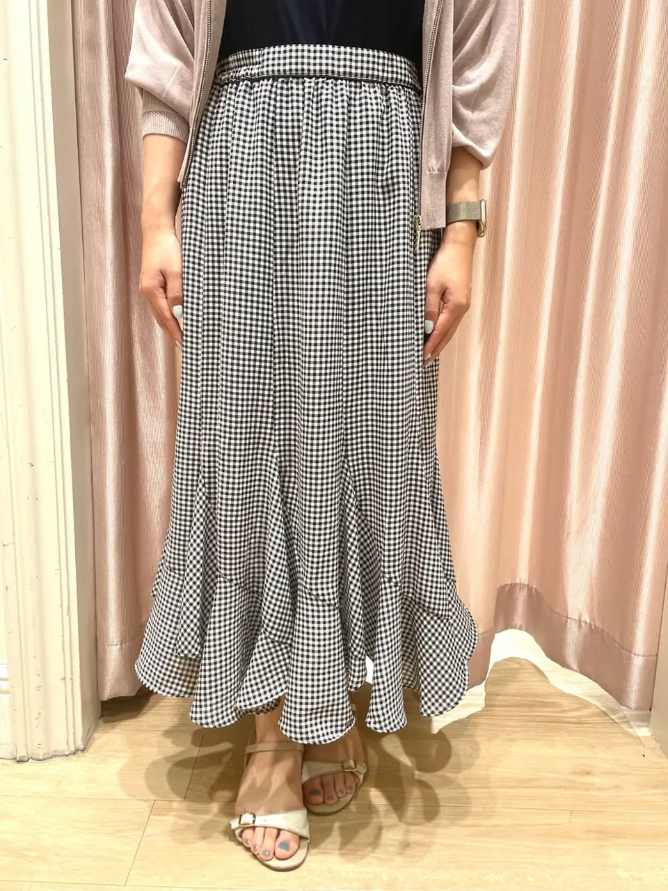 ANY SIS スタッフ コーディネート画像