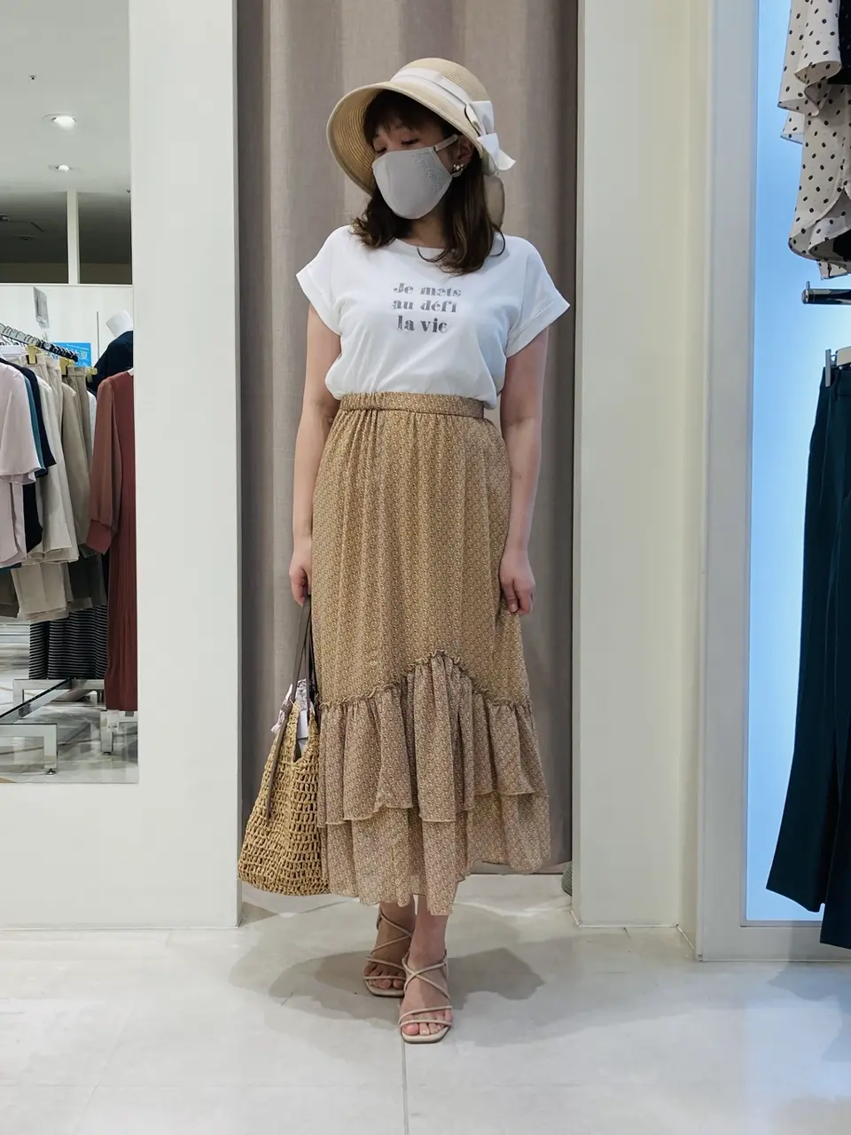 ANY SIS 川根　彩 コーディネート画像