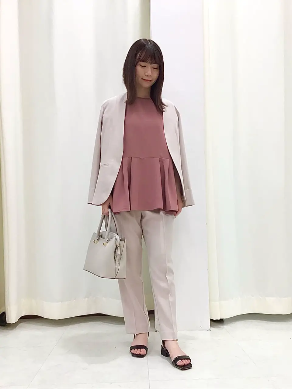 ANY SIS スタッフ コーディネート画像