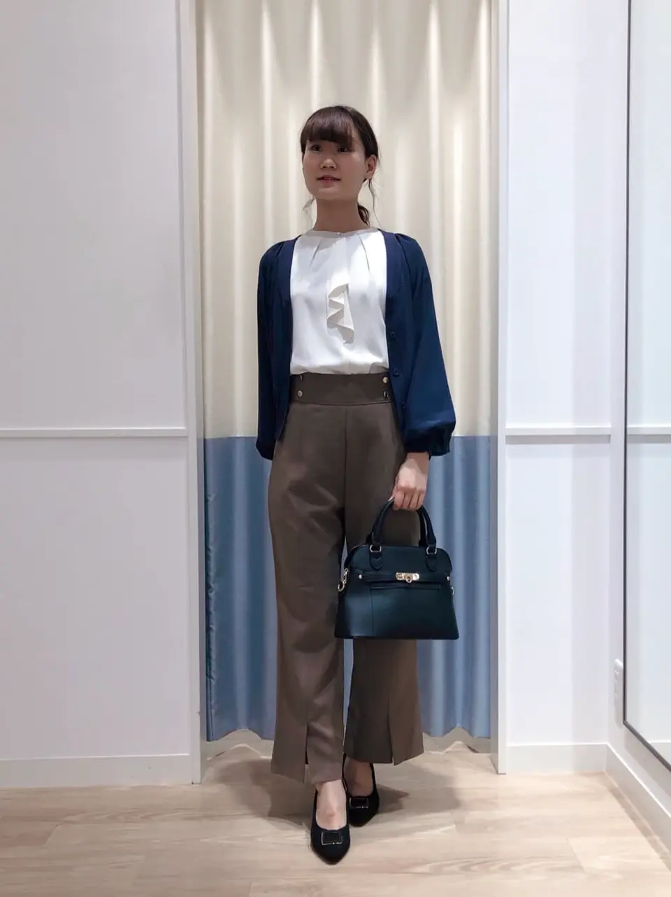 ANY SIS スタッフ コーディネート画像