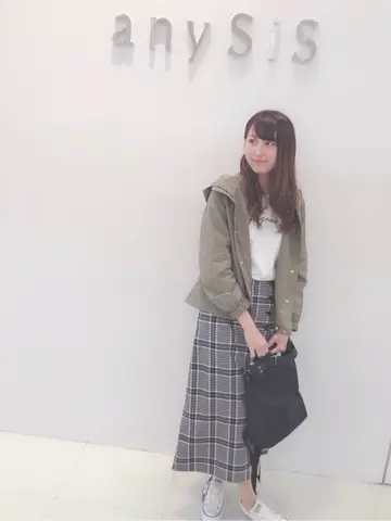 ANY SIS スタッフ コーディネート画像