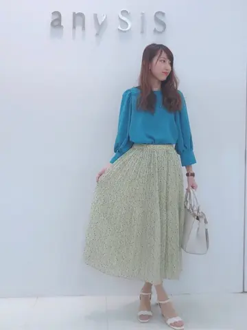 ANY SIS スタッフ コーディネート画像