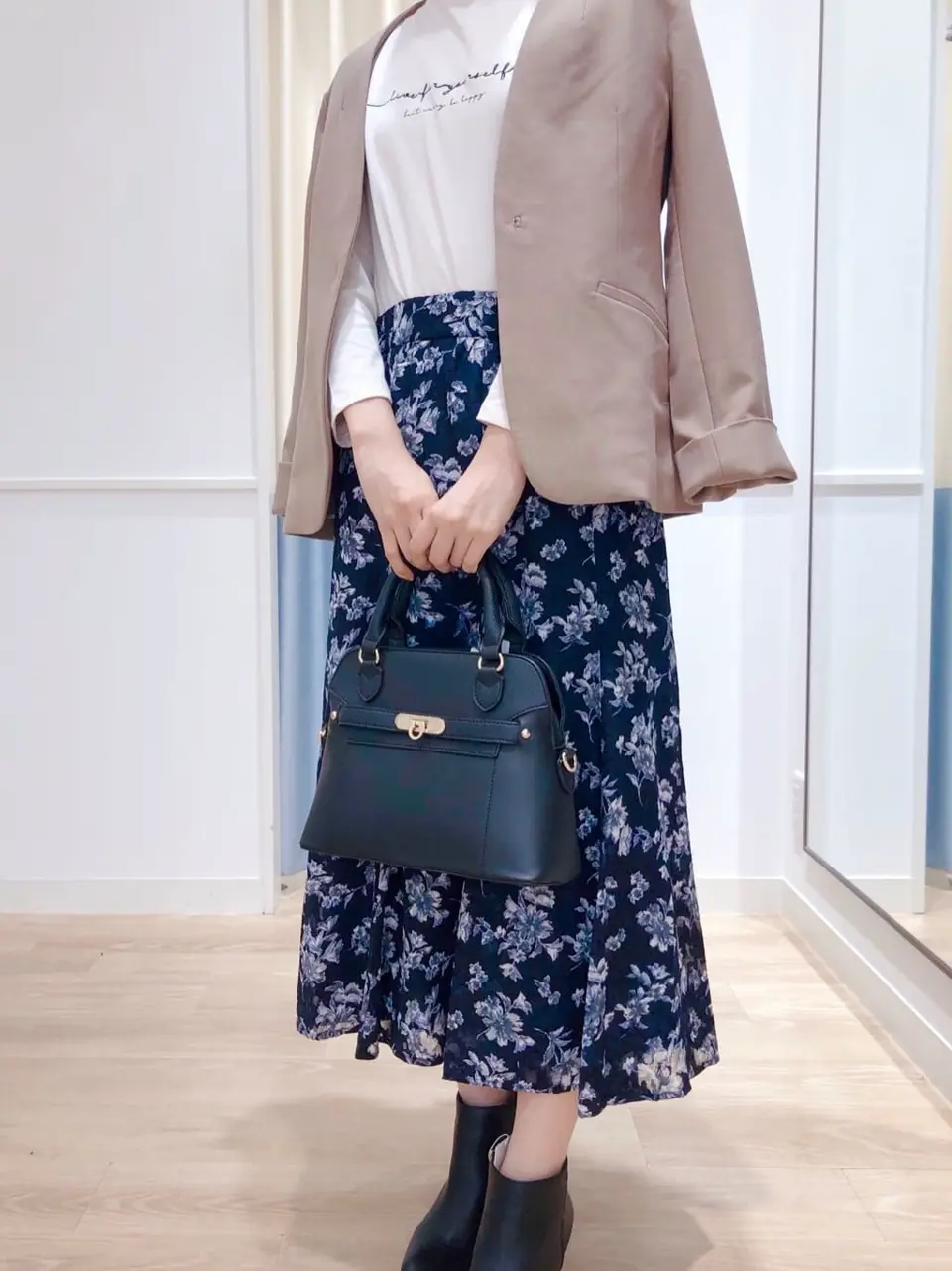 ANY SIS スタッフ コーディネート画像