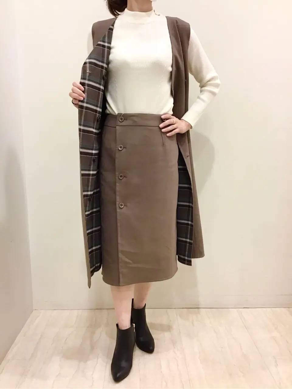 ANY SIS スタッフ コーディネート画像