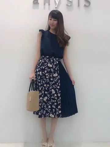 ANY SIS スタッフ コーディネート画像