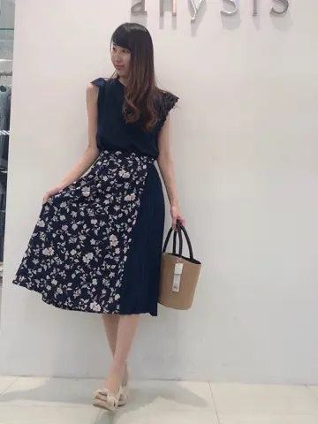 ANY SIS スタッフ コーディネート画像