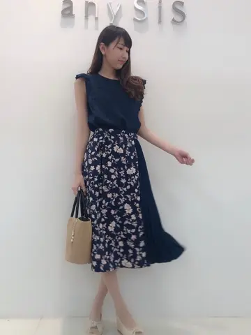 ANY SIS スタッフ コーディネート画像