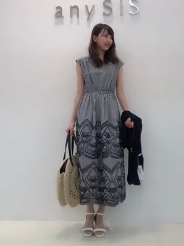 ANY SIS スタッフ コーディネート画像