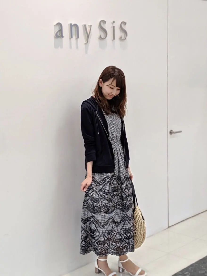 ANY SIS スタッフ コーディネート画像