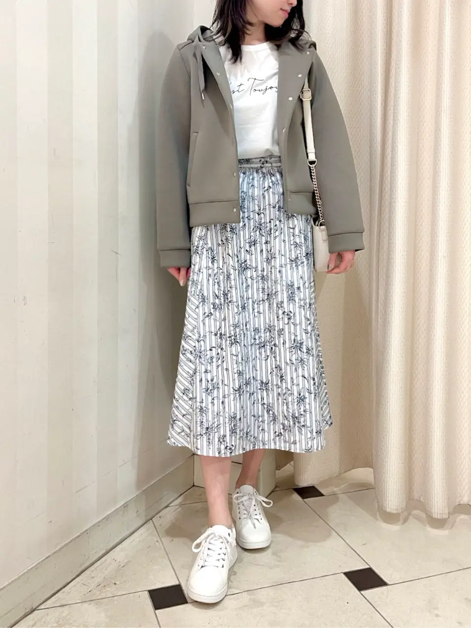 ANY SIS 金井 コーディネート画像