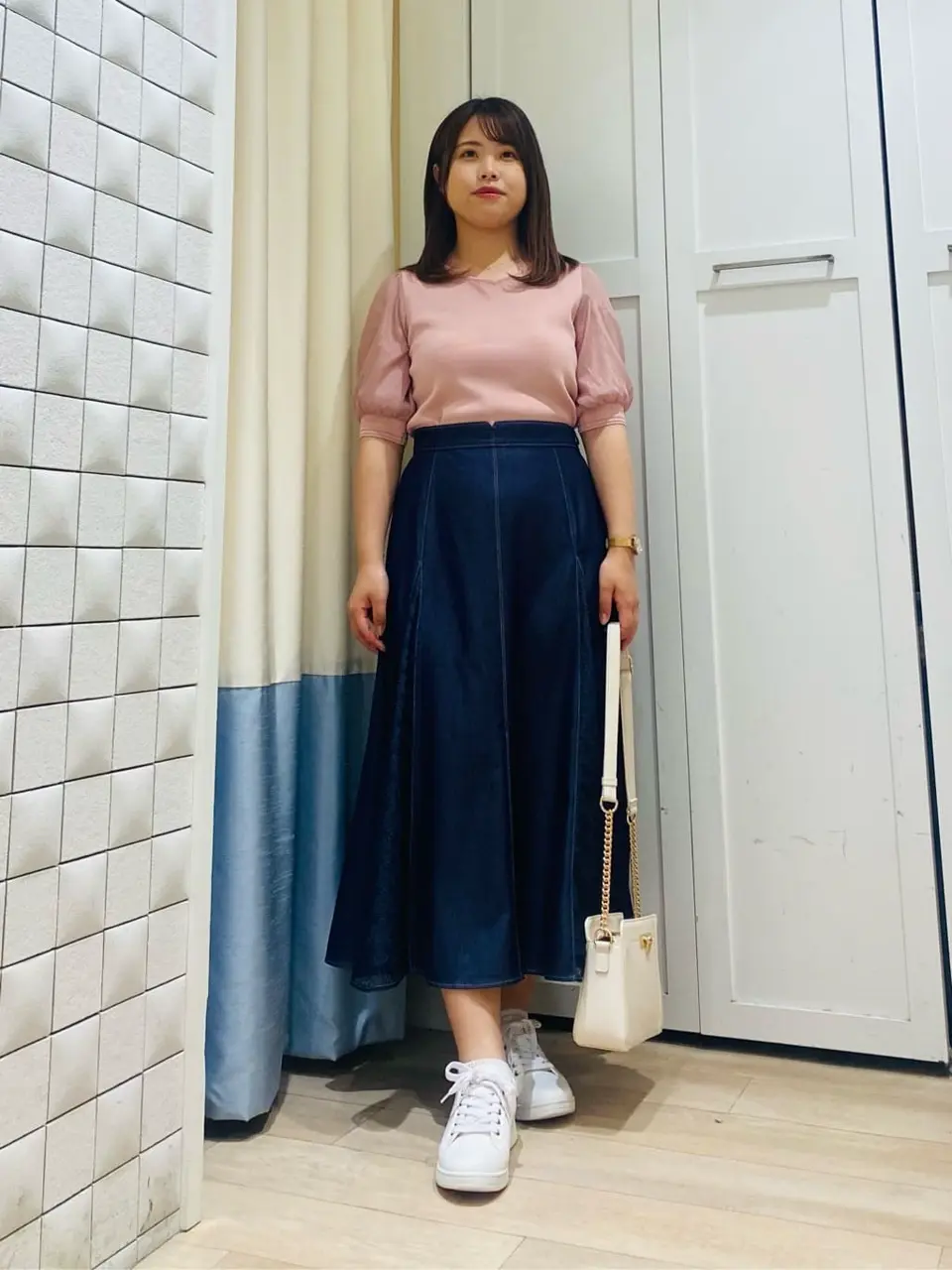 ANY SIS スタッフ コーディネート画像