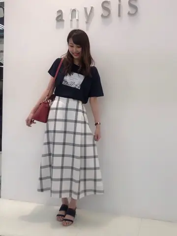 ANY SIS スタッフ コーディネート画像