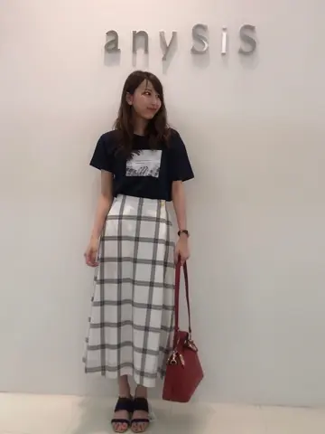 ANY SIS スタッフ コーディネート画像