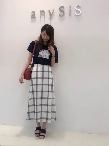 ANY SIS スタッフ コーディネート画像