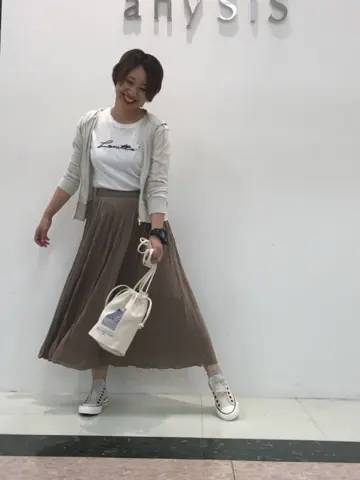 ANY SIS スタッフ コーディネート画像