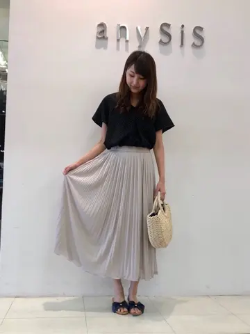 ANY SIS スタッフ コーディネート画像