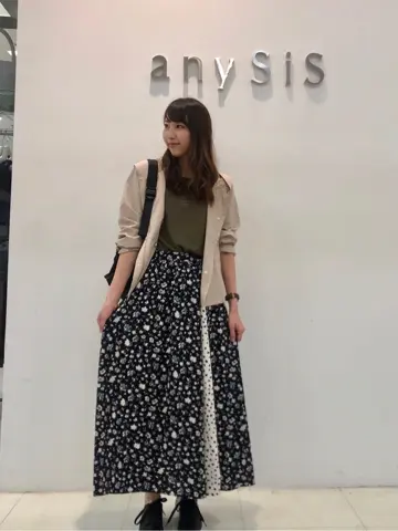 ANY SIS スタッフ コーディネート画像