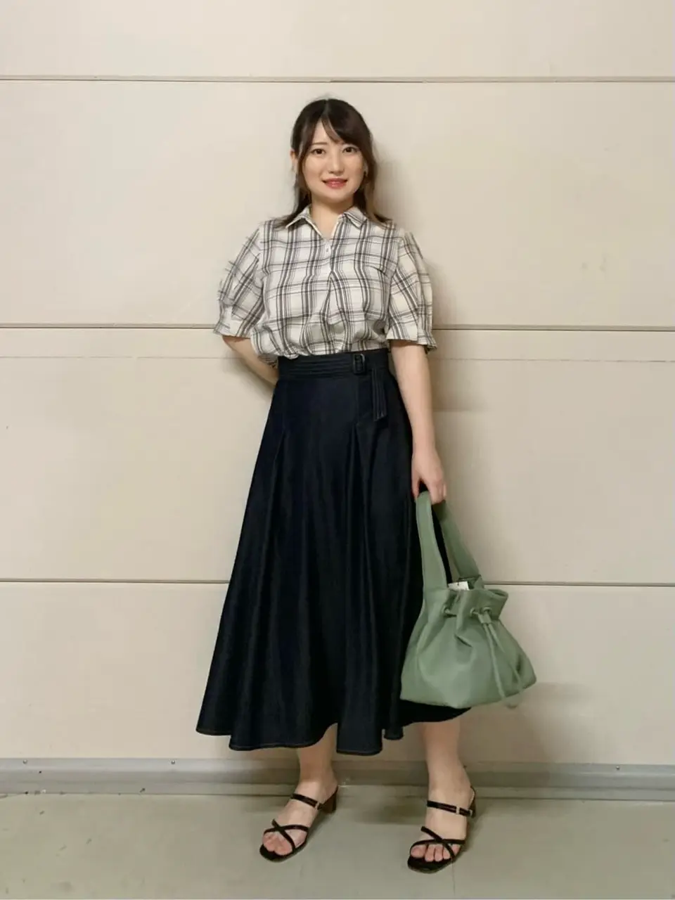 ANY SIS スタッフ コーディネート画像