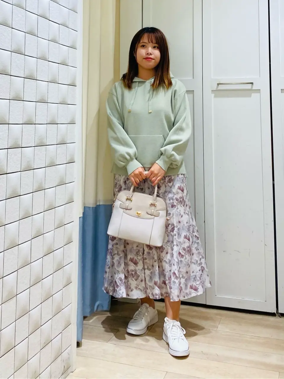 ANY SIS スタッフ コーディネート画像