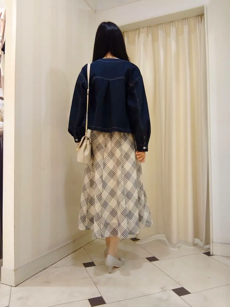 ANY SIS スタッフ コーディネート画像