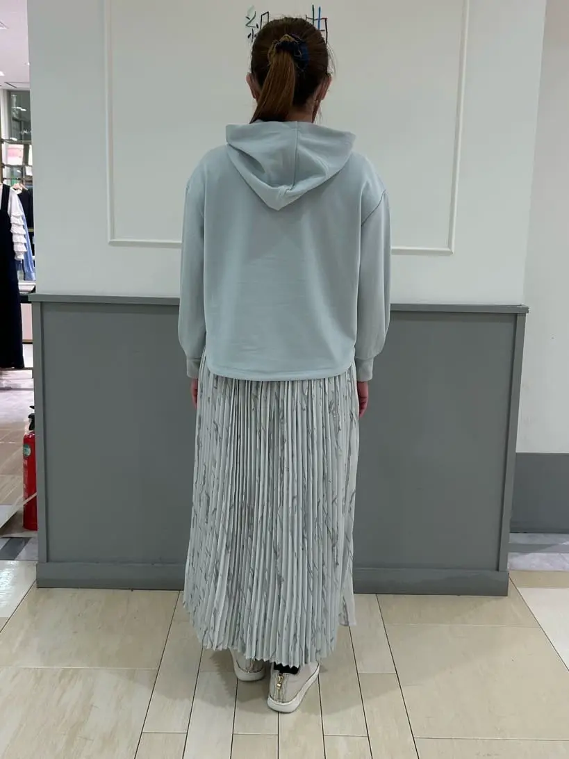 ANY SIS 咲本 コーディネート画像