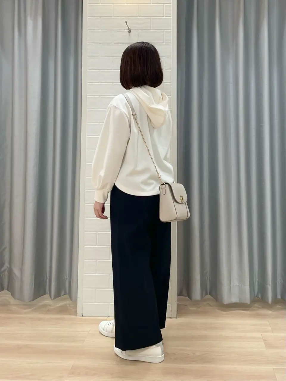 ANY SIS 丸岡 コーディネート画像