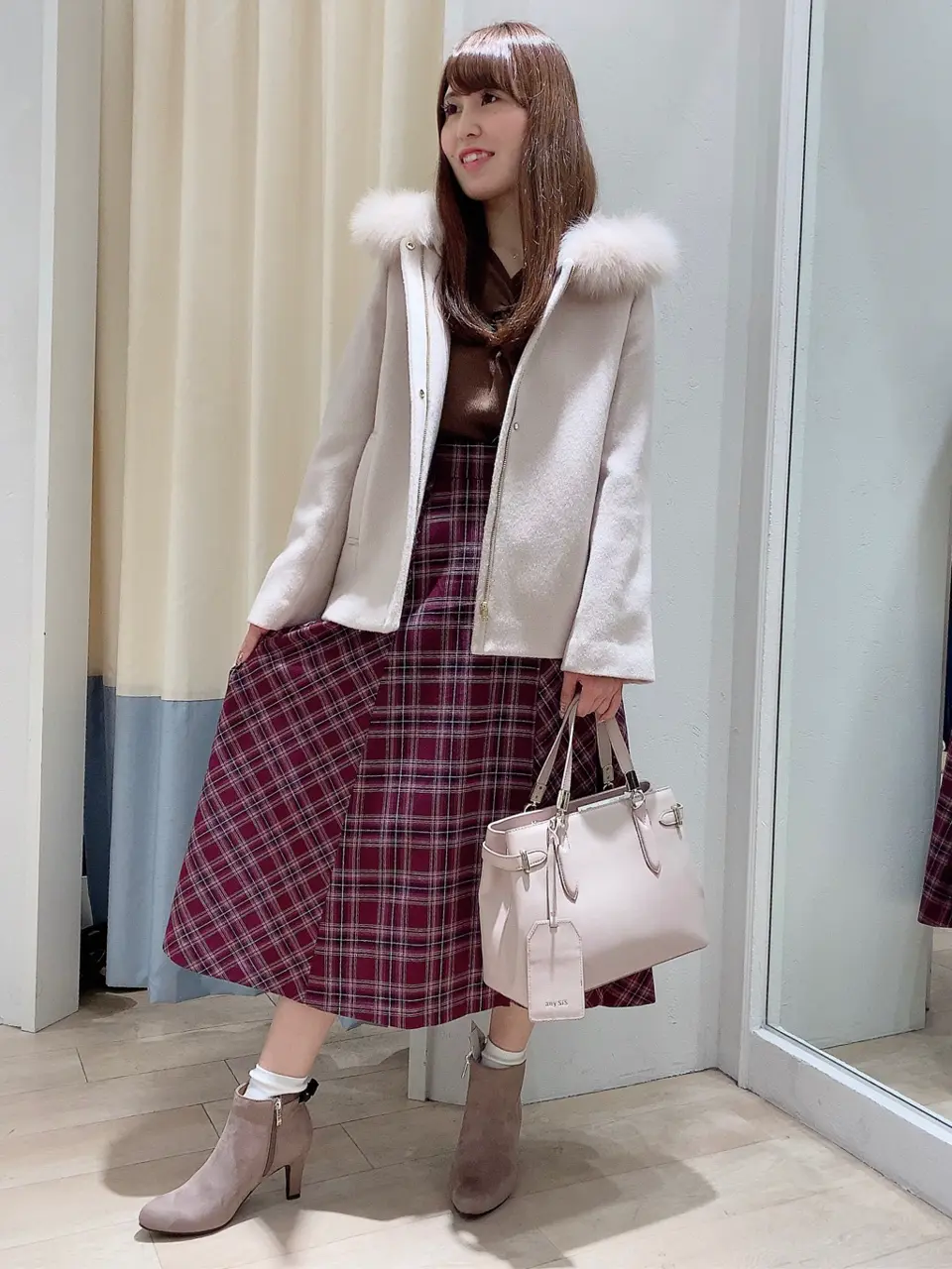 ANY SIS スタッフ コーディネート画像