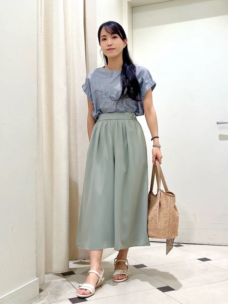 ANY SIS スタッフ コーディネート画像