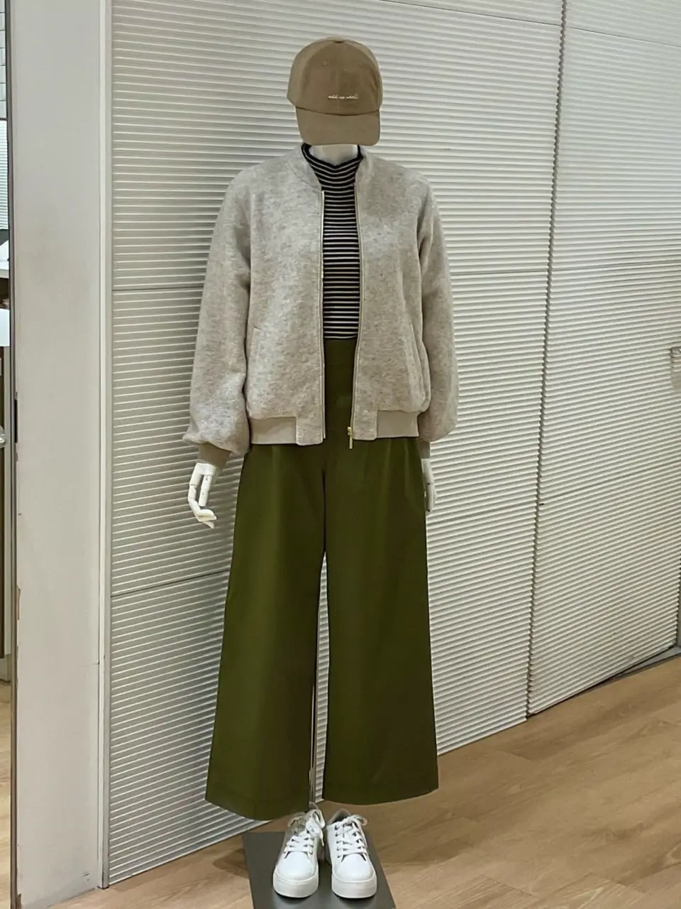 ANY SIS こばやし コーディネート画像