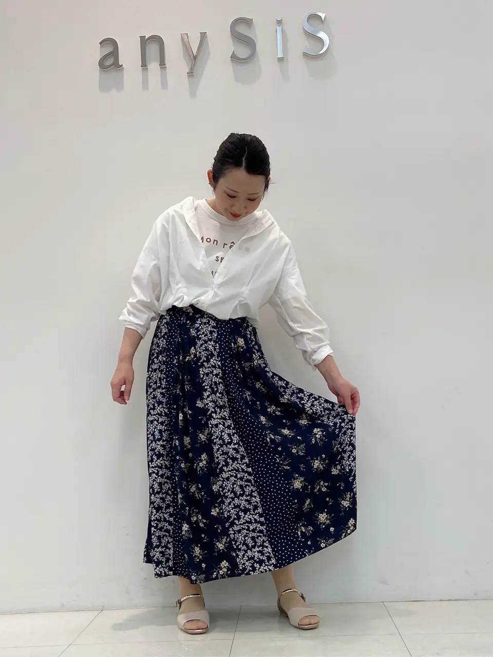 ANY SIS スタッフ コーディネート画像