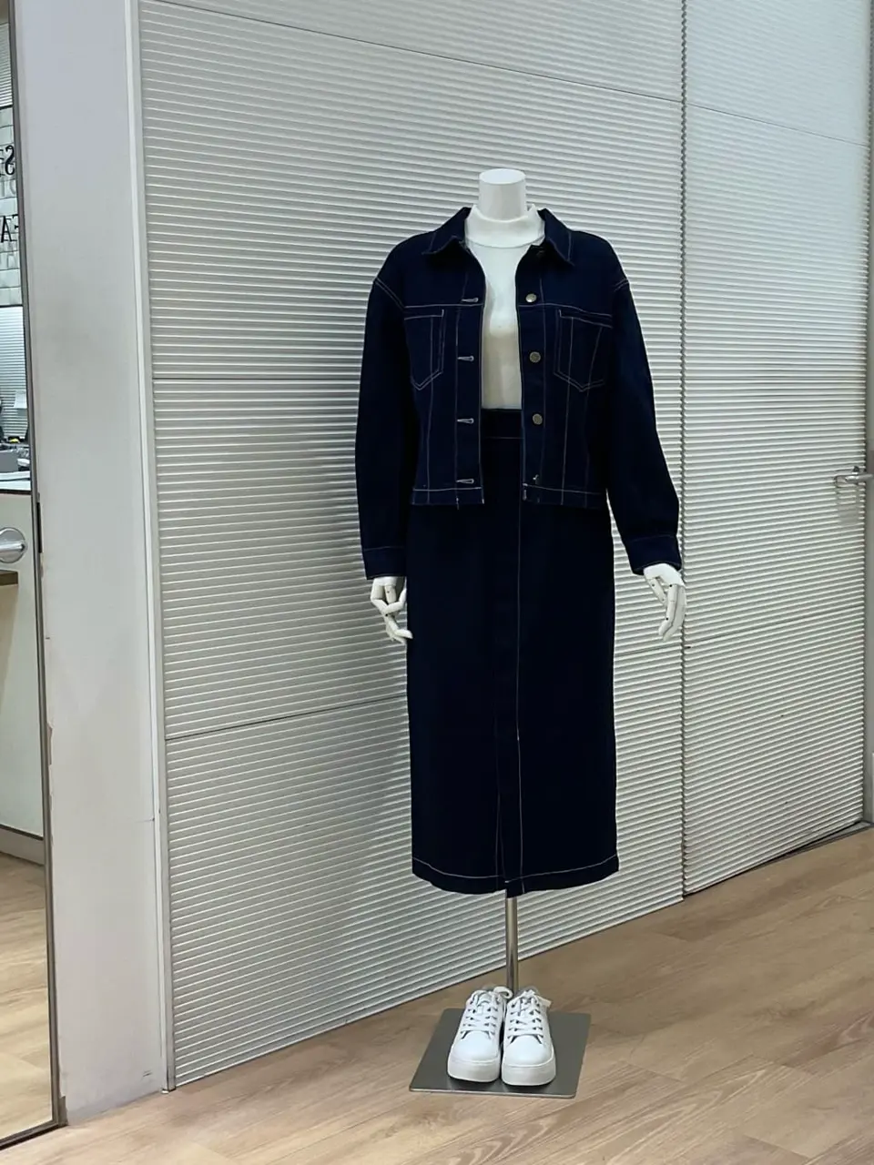 ANY SIS こばやし コーディネート画像