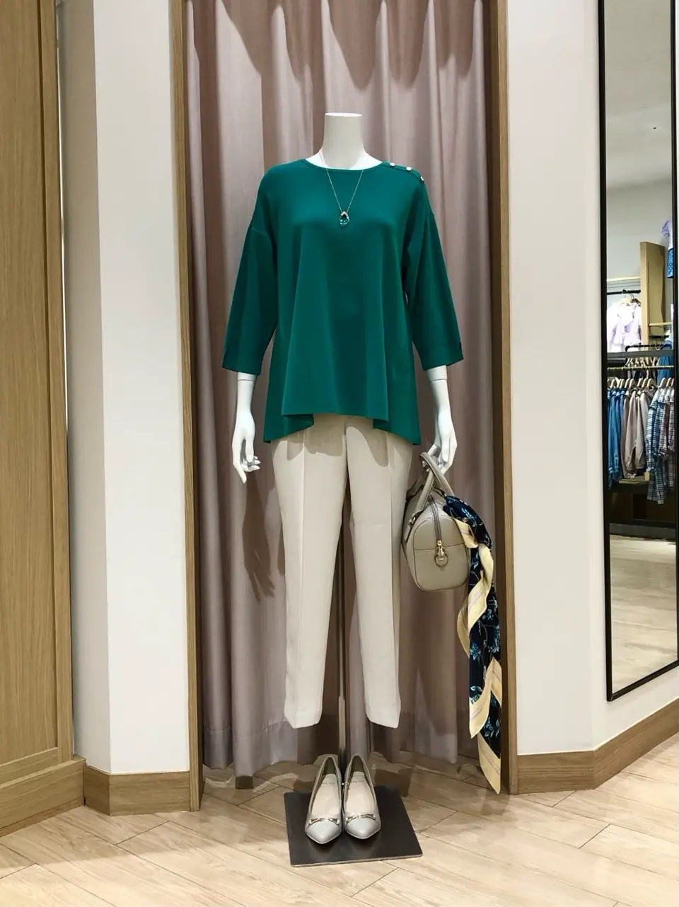 ANY SIS スタッフ コーディネート画像