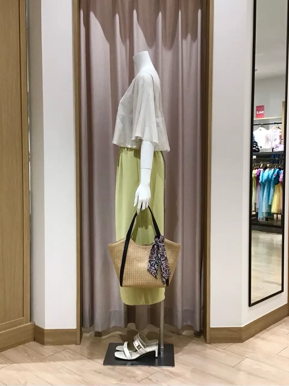 ANY SIS スタッフ コーディネート画像