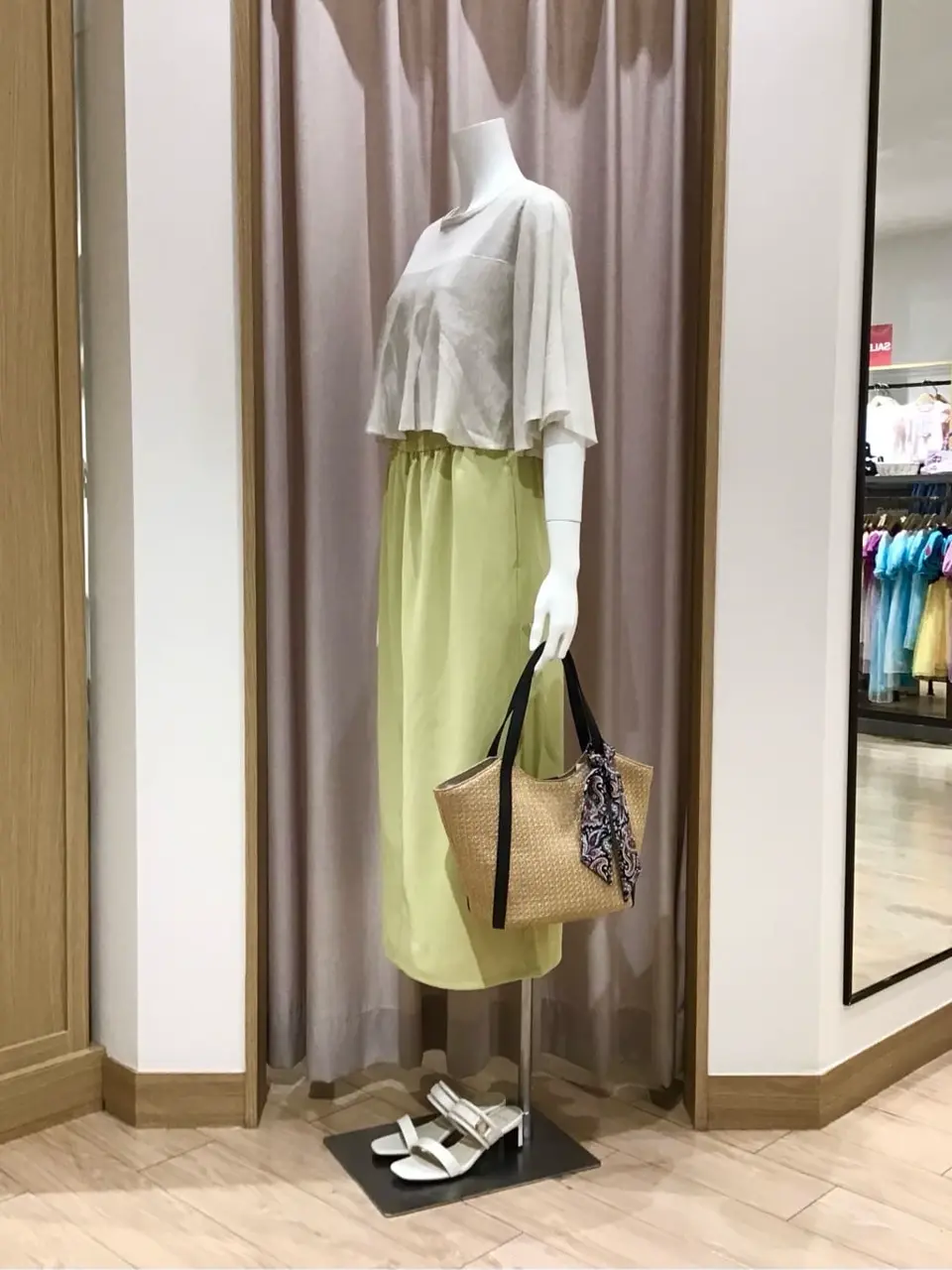 ANY SIS スタッフ コーディネート画像