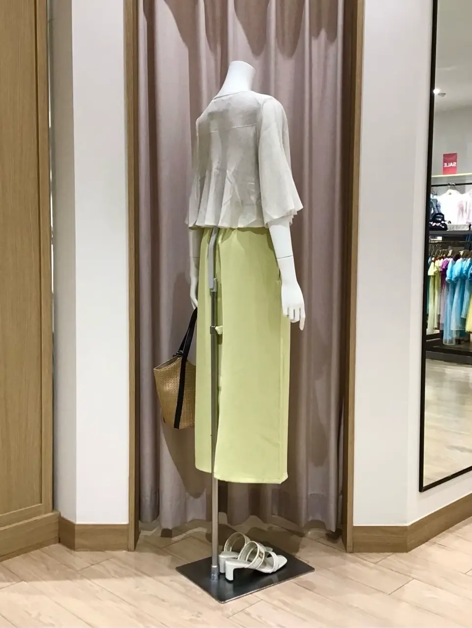 ANY SIS スタッフ コーディネート画像