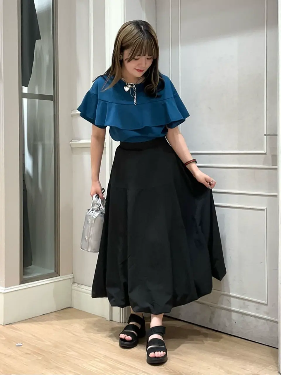 ANY SIS erika コーディネート画像