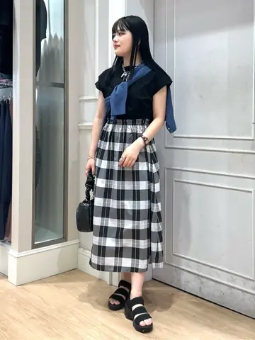 ANY SIS erika コーディネート画像