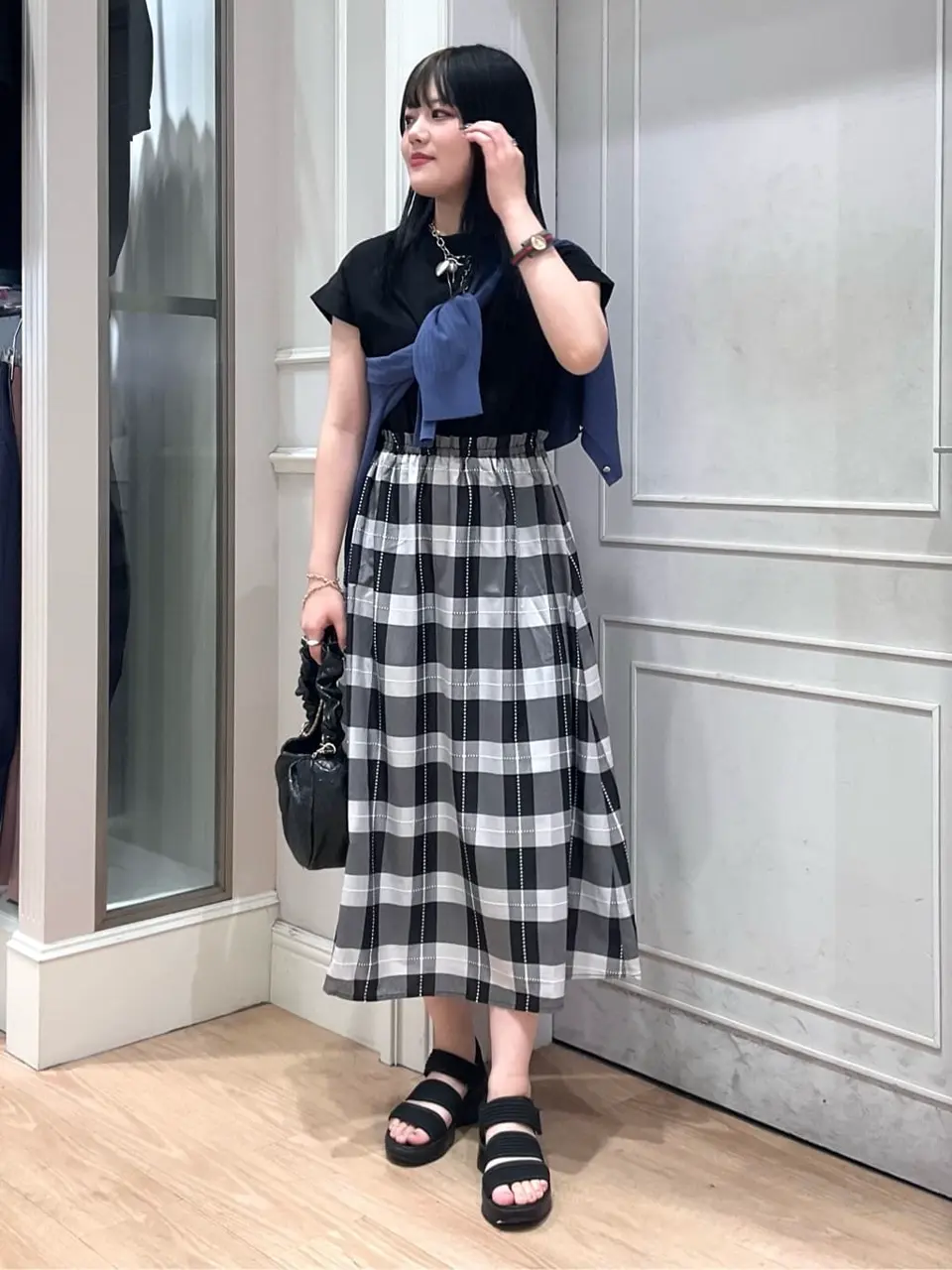 ANY SIS erika コーディネート画像