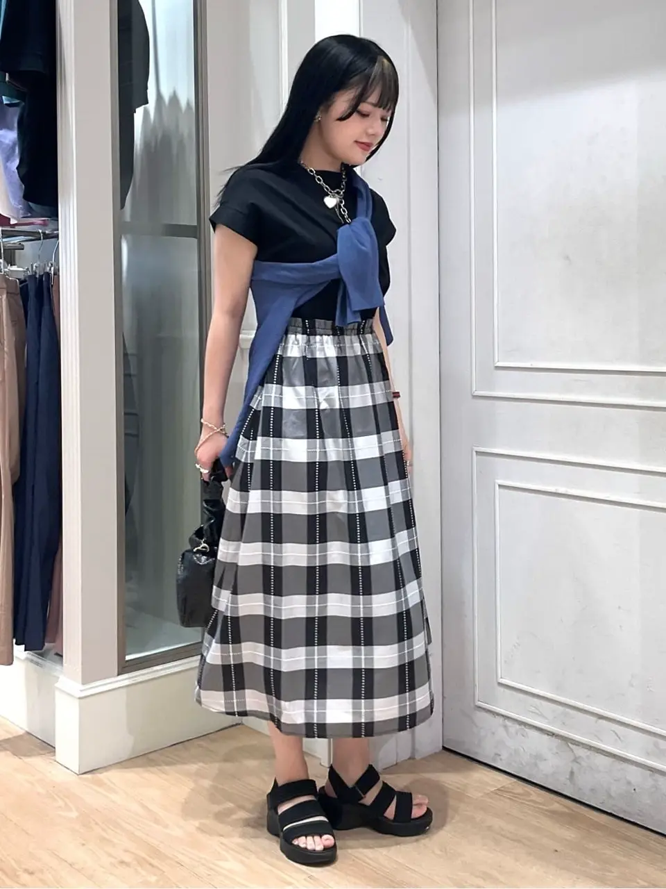 ANY SIS erika コーディネート画像