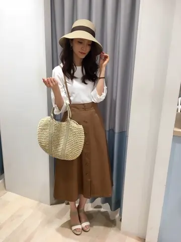 ANY SIS スタッフ コーディネート画像