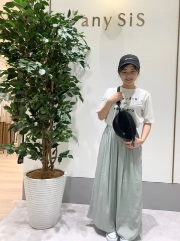 ANY SIS スタッフ コーディネート画像