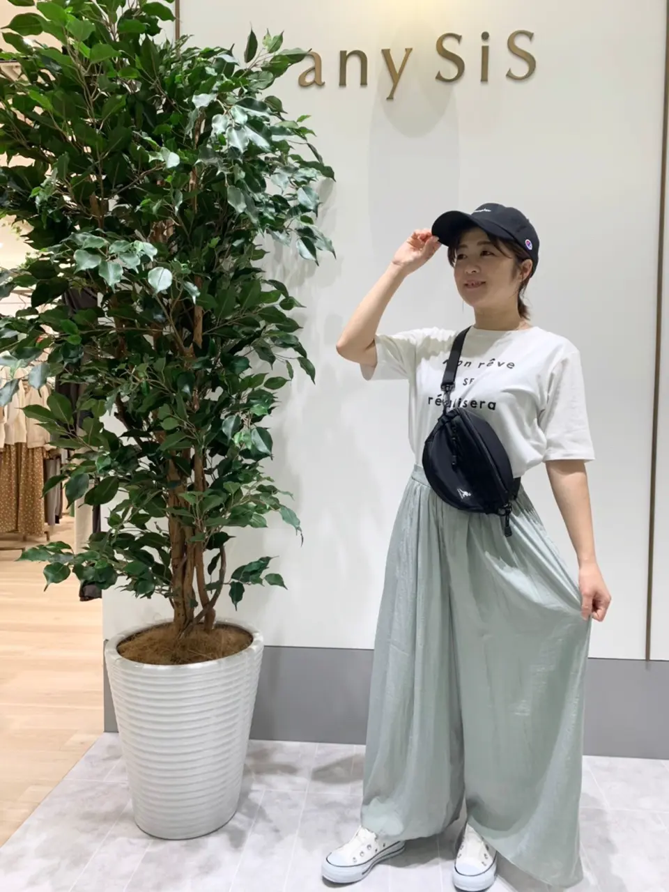 ANY SIS スタッフ コーディネート画像