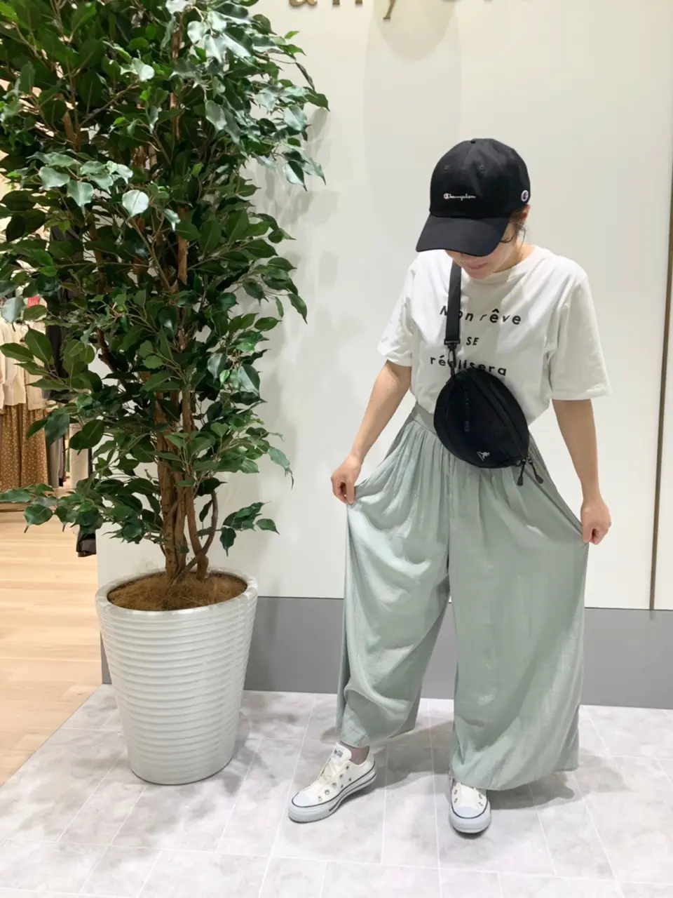 ANY SIS スタッフ コーディネート画像