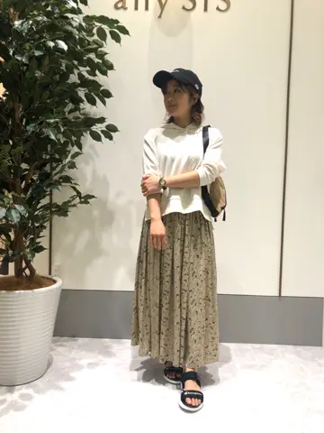 ANY SIS スタッフ コーディネート画像