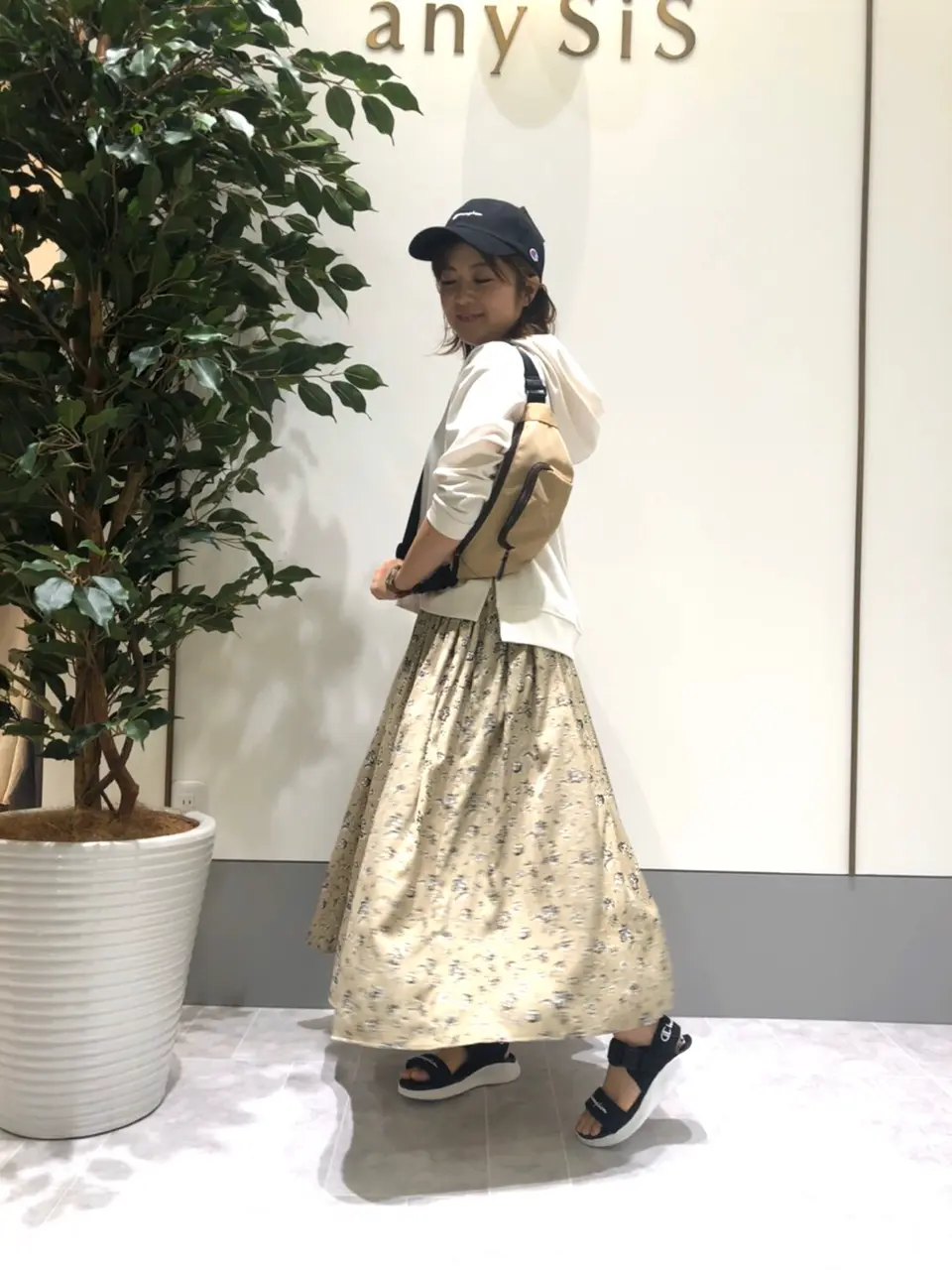 ANY SIS スタッフ コーディネート画像