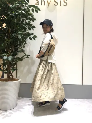 ANY SIS スタッフ コーディネート画像