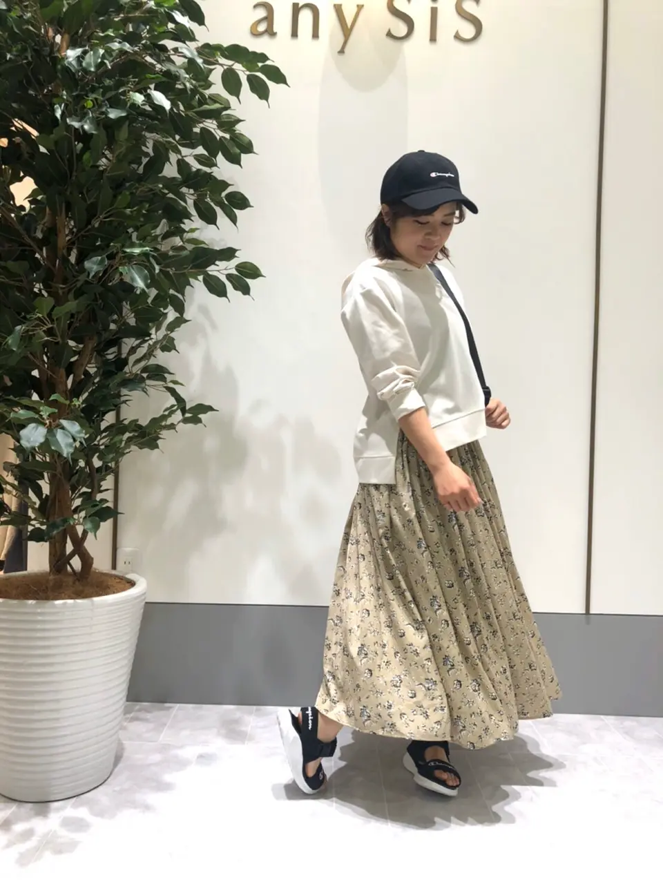 ANY SIS スタッフ コーディネート画像