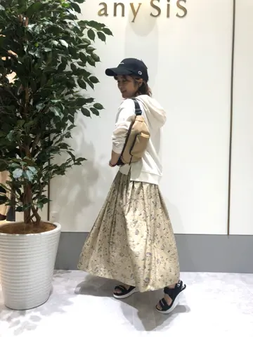 ANY SIS スタッフ コーディネート画像