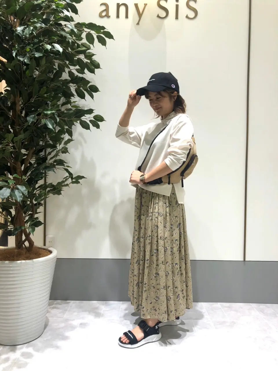 ANY SIS スタッフ コーディネート画像